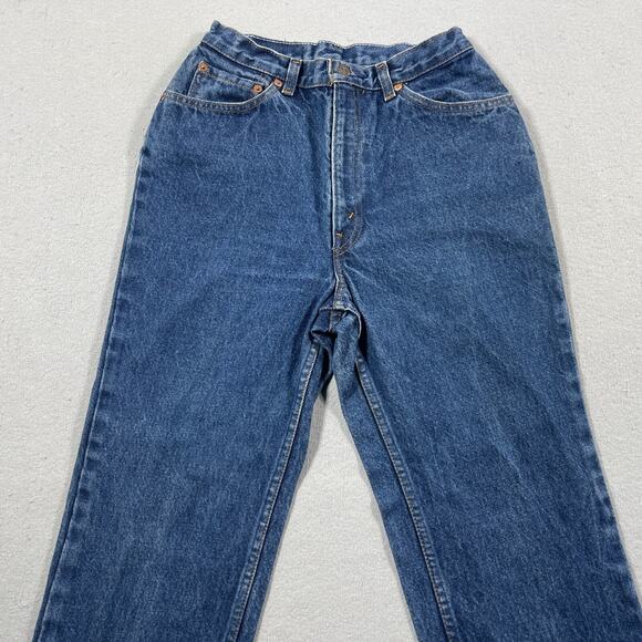 Vtg Levi's 556 Jeans Women Petites Mid Wash Mid Rise Relaxed Fit 90s Denim 26x28 - Picture 2 of 13